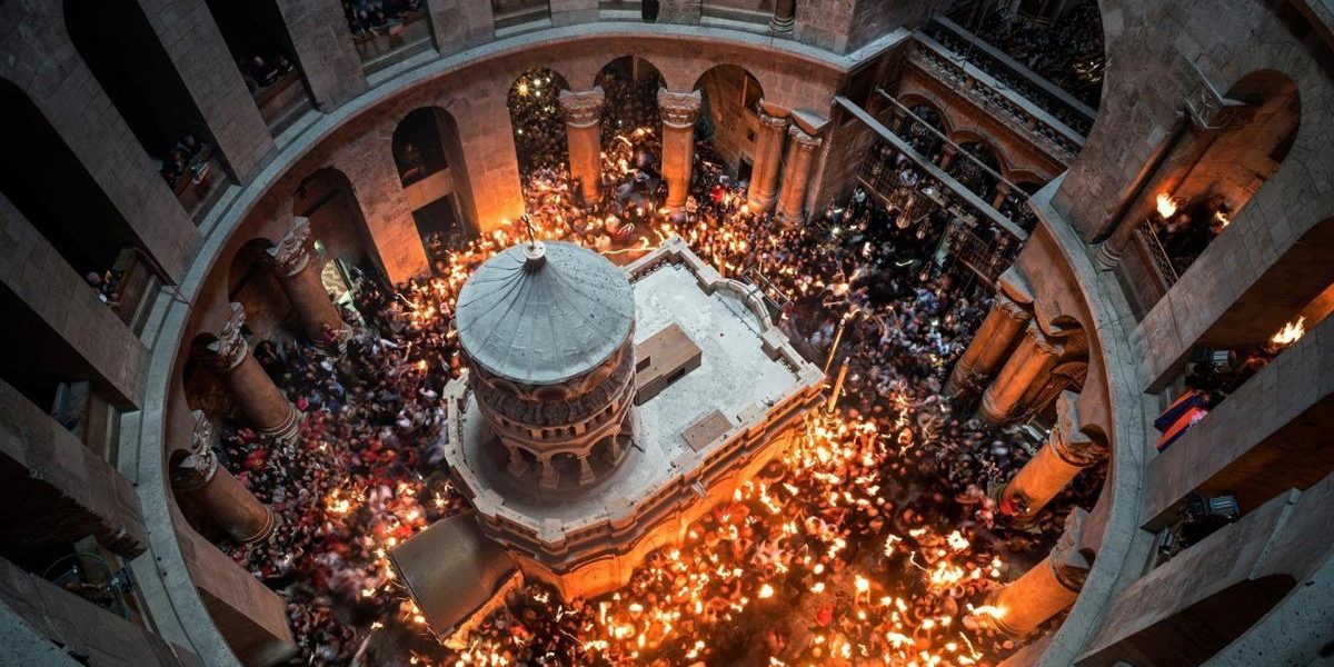 Sfânta Lumină a coborât la Ierusalim: Când ajunge în România