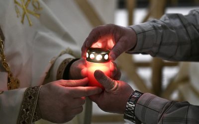 Sfânta Lumină de la Ierusalim va ajunge în România printr-o cursă specială, în Sâmbăta Mare, după un acord negociat cu sprijinul autorităților române și israeliene