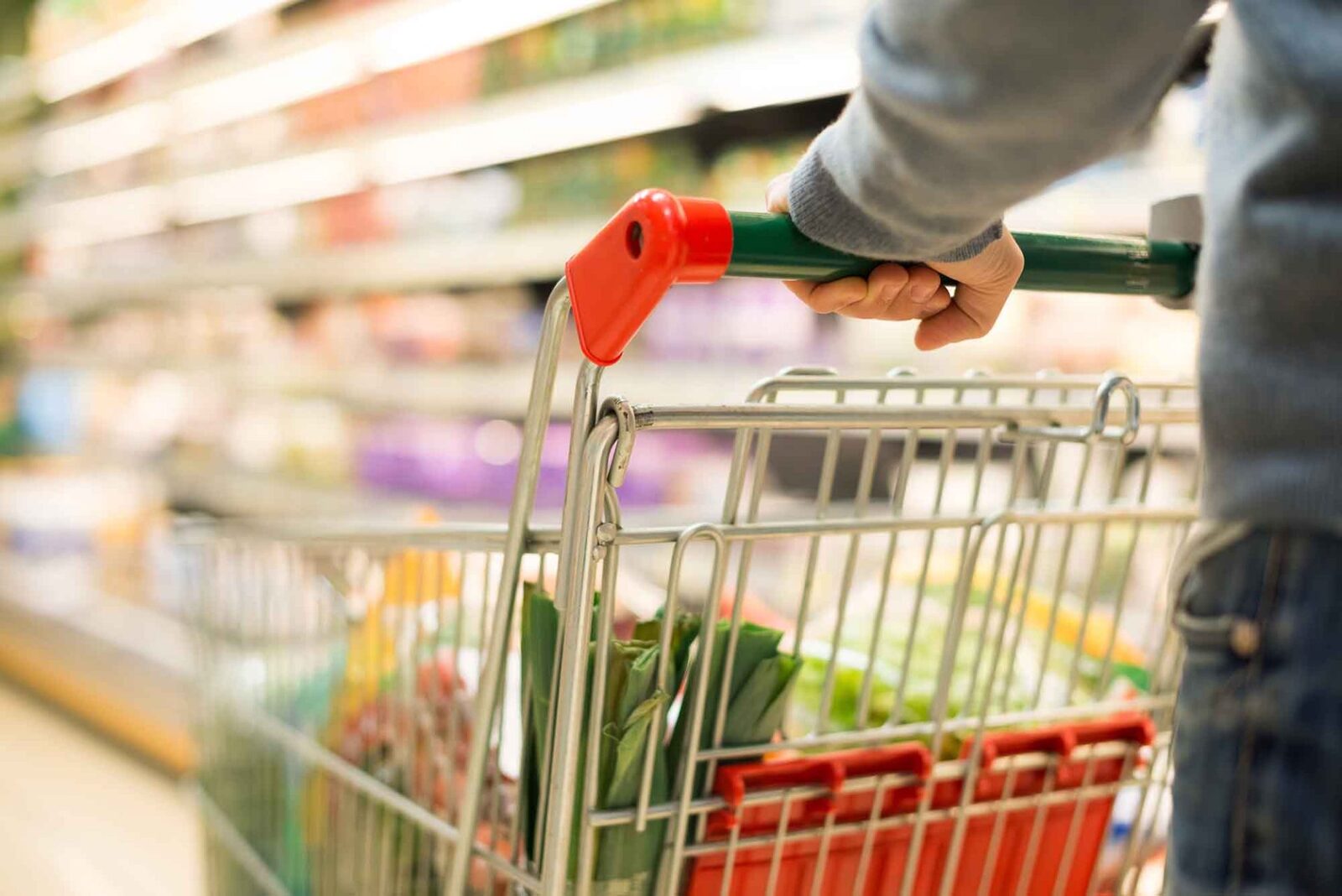 COMERȚUL CU AMĂNUNTUL, ÎN CONTINUĂ SCĂDERE: FEBRUARIE 2026, MARCAT DE RETRACȚIE Volumul cifrei de afaceri din comerțul cu amănuntul a continuat să scadă în luna februarie 2026, arată datele Institutului Național de Statistică