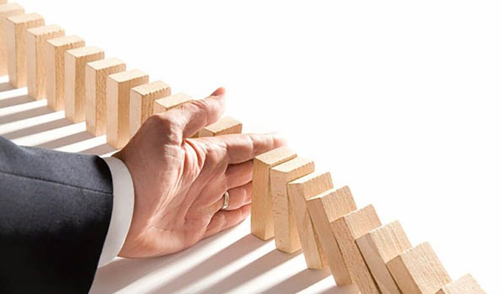 Ce fac inteligenții în criză: 10 strategii care îți schimbă viața