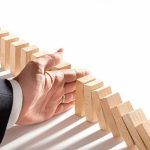 Ce fac inteligenții în criză: 10 strategii care îți schimbă viața