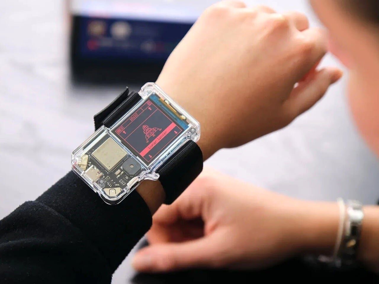 Un smartwatch care nu te tratează ca pe un simplu utilizator Artemis Watch 2.0 devine un exemplar remarcabil în piața gadgeturilor destinate tinerilor, nu doar prin aspectul său tehnologic, ci prin abordarea educațională și deschiderea către personalizare