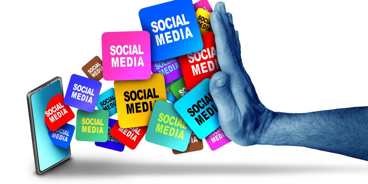 De ce stau românii pe social media doar să privească? Schimbarea online