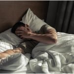 Românii, cu ochii-n lacrimi: Grijile economice le dau nopți albe