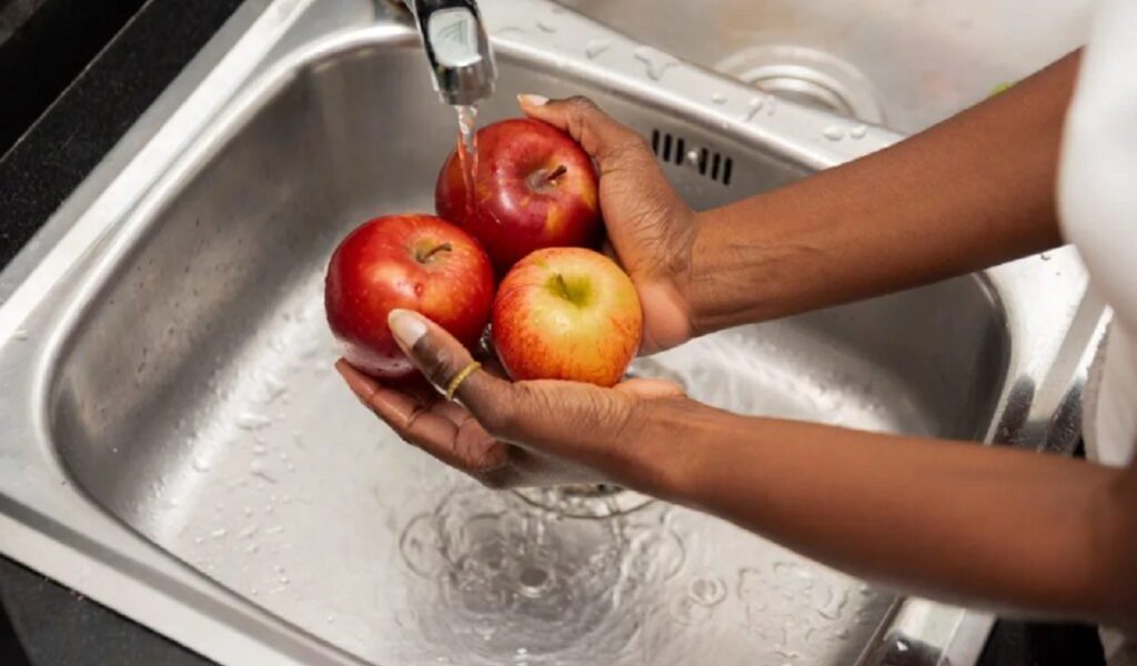 Cele mai murdare fructe și legume din supermarket, studiu ȘOC după 2026