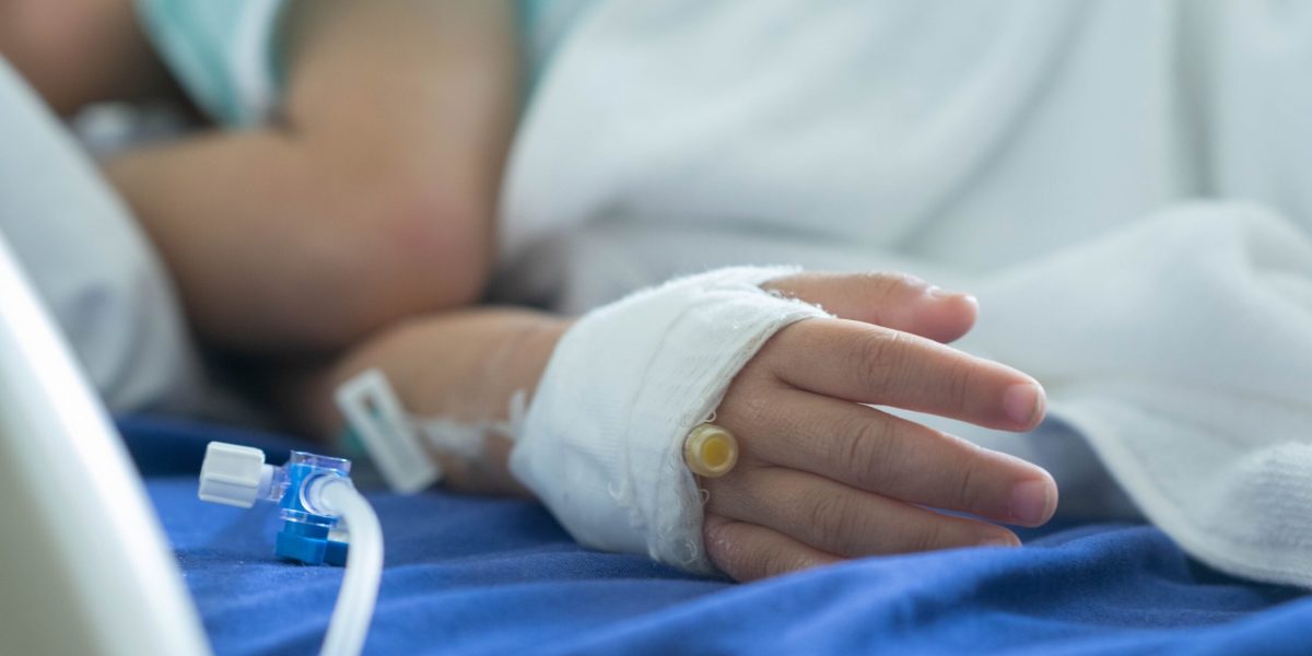 Șoc în spital: Sute de copii, infectați cu HIV din cauza seringilor refolosite