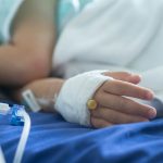 Șoc în spital: Sute de copii, infectați cu HIV din cauza seringilor refolosite