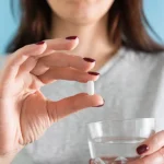 Necesară monitorizarea regulată a tratamentului cu statine Mulți pacienți români apelează la statine pentru a-și reduce colesterolul și a preveni afecțiunile cardiovasculare grave