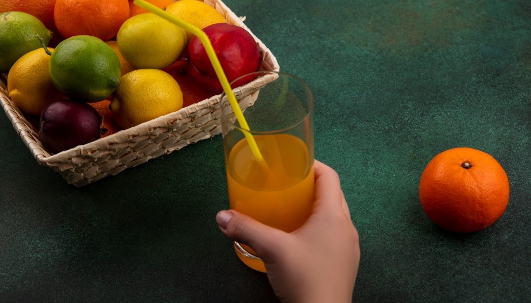 Sucul de fructe îți crește glicemia? Adevărul spus de specialiști