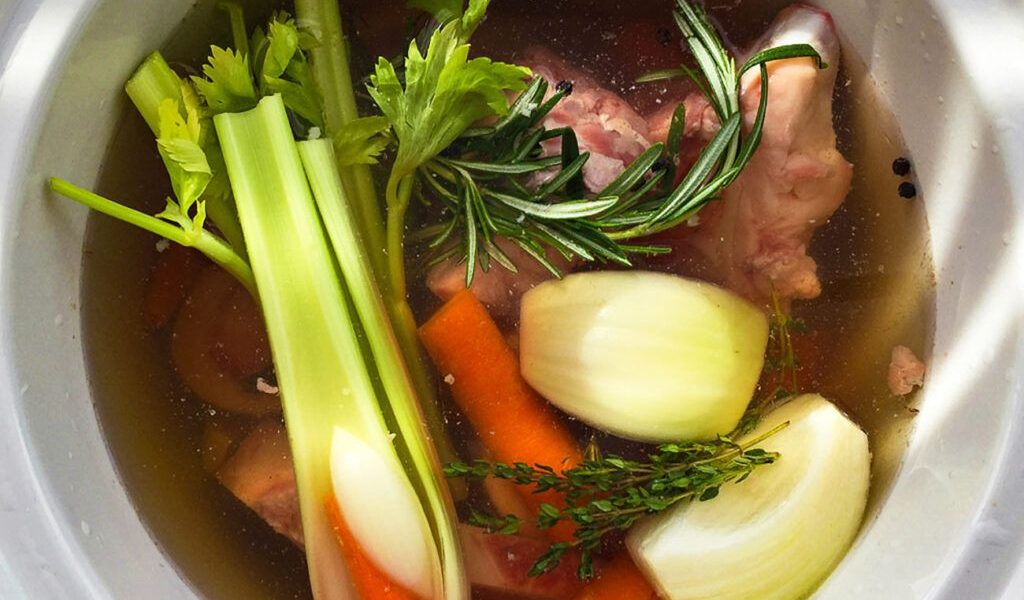 Supa de oase, elixirul magic: Imunitate, digestie și vitalitate garantate