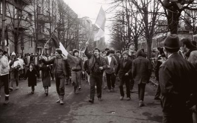 Declinul democrației globale ar putea încetini: România urcă în clasament Plângerile privind starea democrației pot părea abstracte, dar efectele lor se văd în războaie, lovituri de stat și restricții ale libertăților civile