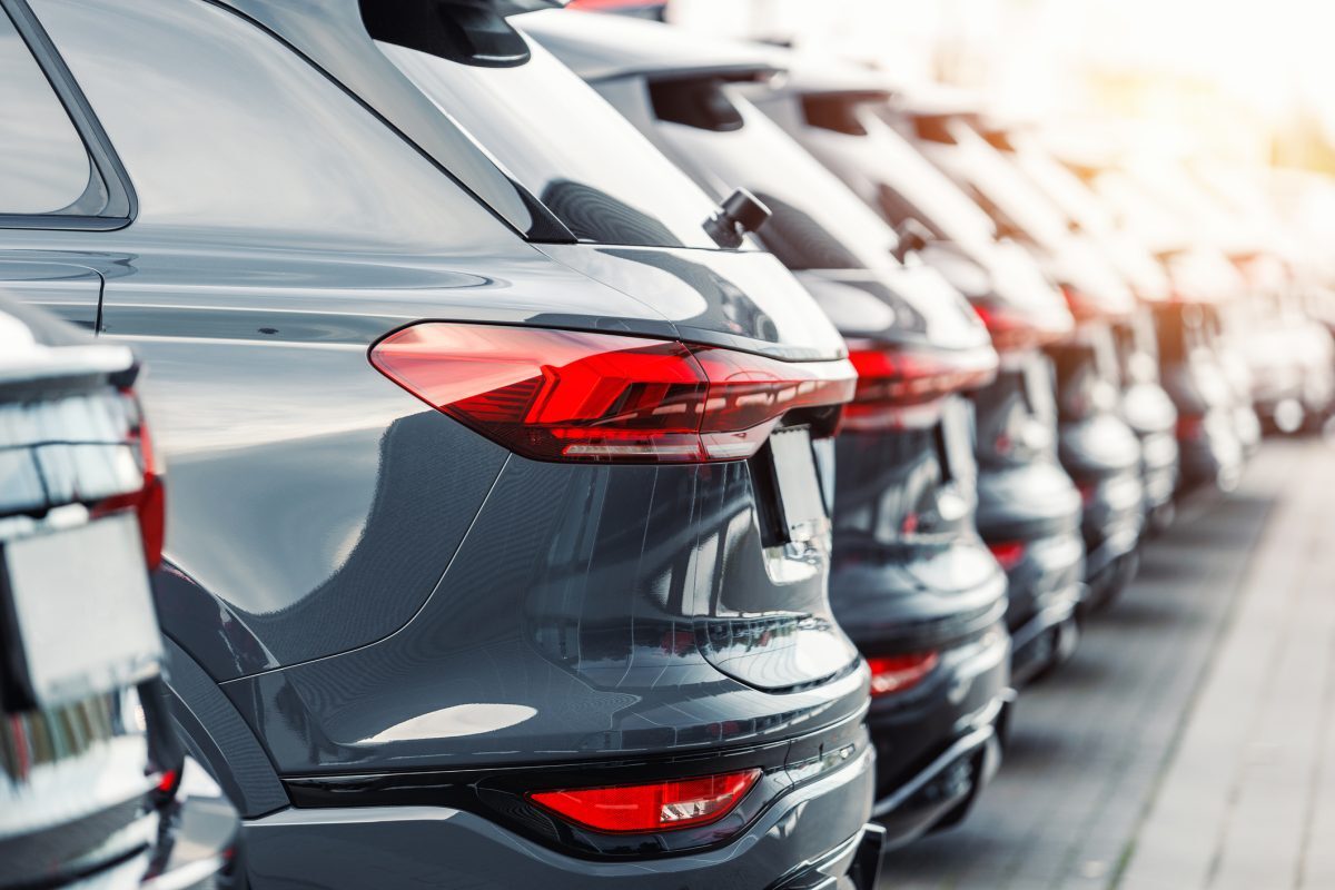 Piața auto din România, în schimbare: SUV-urile și electrificarea domină, dieselul pierde teren Piața auto din România începe anul 2026 cu transformări majore, arată o analiză recentă