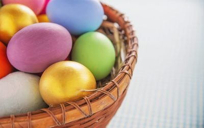 Românii devin tot mai atenți la produsele pentru vopsirea ouălor de Paște Mulți români își verifică din ce în ce mai des etichetele produselor folosite pentru vopsirea ouălor de Paște, în contextul preocupărilor legate de aditivi și coloranți