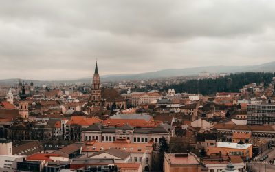 Un cuplu din Cluj a fost condamnat la închisoare pentru înșelăciune în domeniul construcțiilor Judecătoria Cluj-NAPOCA a pronunțat sentințe definitive de închisoare cu executare pentru un cuplu acuzat de înșelăciune