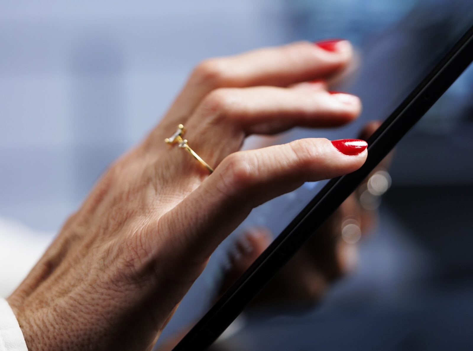 Este vital să fim precauți cu informațiile stocate pe telefoanele mobile, avertizează experții în securitate cibernetică