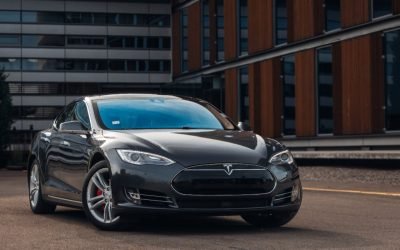 O femeie din Statele Unite s-a confruntat recent cu un scandal financiar major după ce a achiziționat o Tesla Model S din 2018, crezând că va economisi bani la combustibil