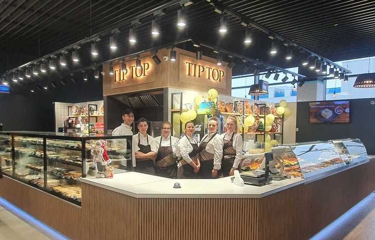 Tip Top renaste în București: Cofetăria emblematică se redeschide după 10 ani