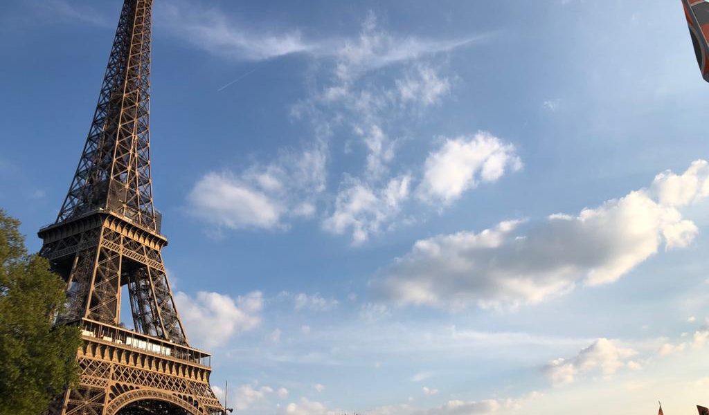 Primăria din Paris, sub conducerea primarului Anne Hidalgo, a implementat o serie de măsuri menite să transforme spațiul urban al capitalei franceze, însă acestea nu au fost primite fără opoziție