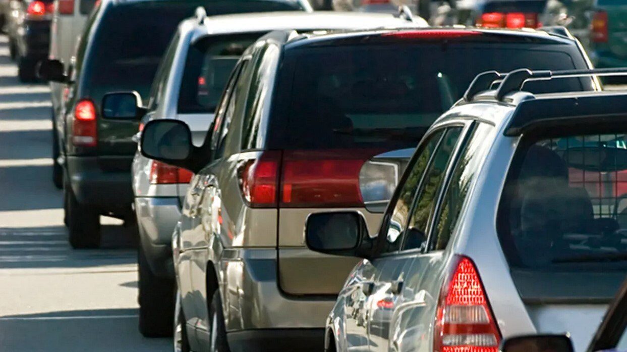Aglomerație infernală pe A1 și DN1: unde așteaptă șoferii, vineri după-amiaza