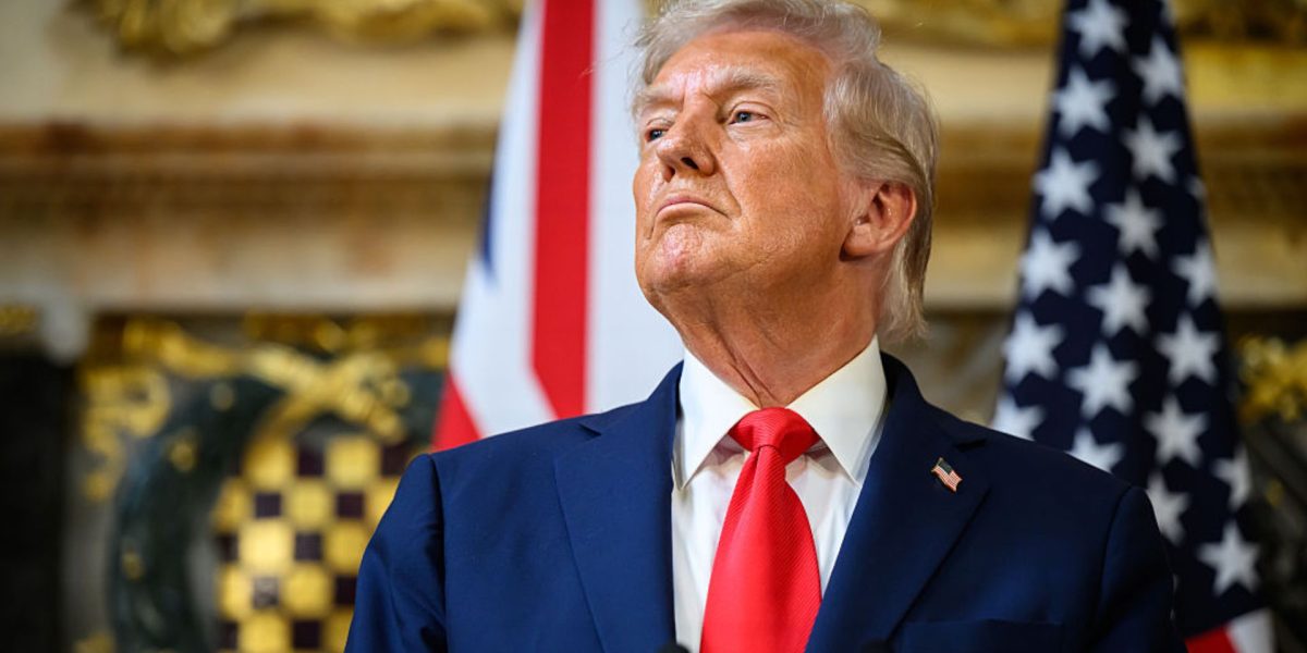 Trump: SUA blochează strâmtoarea Ormuz, dar negocierile cu Iranul „merg bine”