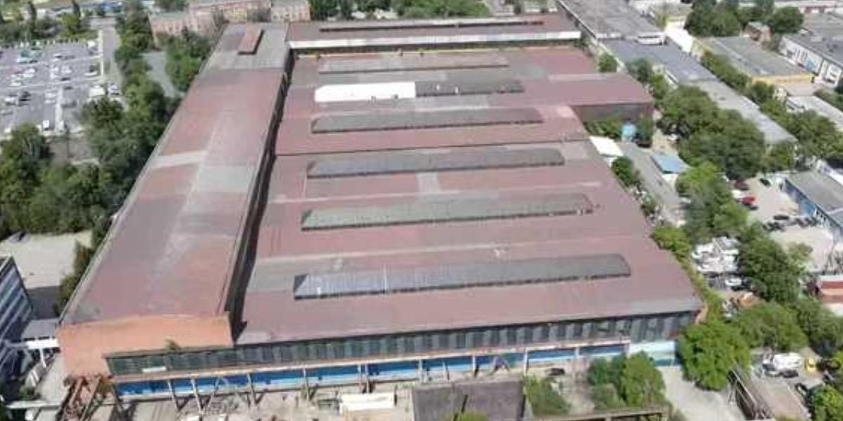 Fabrică emblematică a comunismului, scoasă la vânzare în București: Cine dă prețul