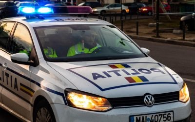 Un bărbat din Peșteana Jiu a fost reținut după ce și-a lăsat fiul minor la volan Un bărbat în vârstă de 39 de ani din localitatea Peșteana Jiu, județul Gorj, a fost reținut de polițiști