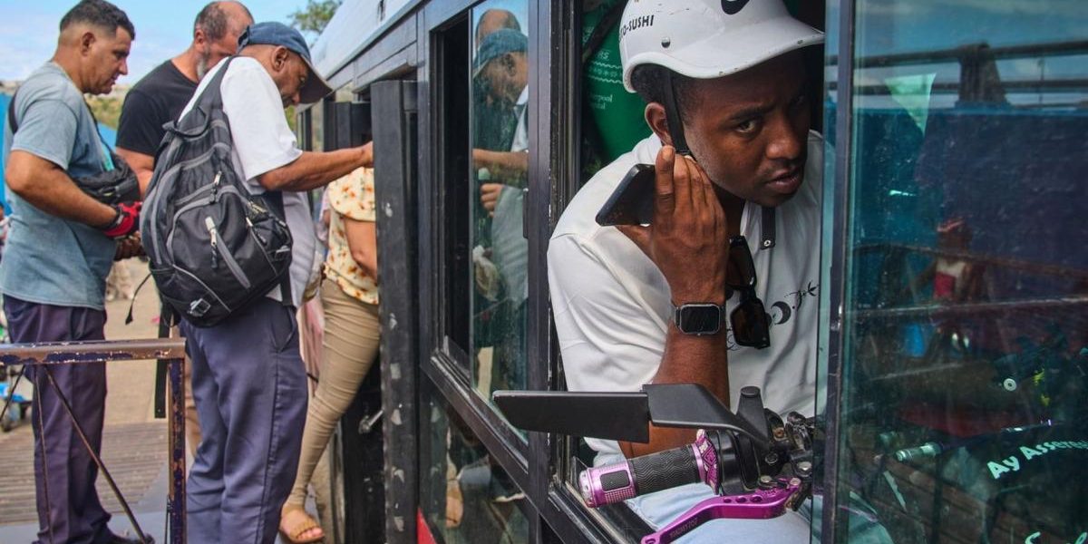 Ciclobusul din Havana, soluția anti-criză: Transport cu pedale în Cuba