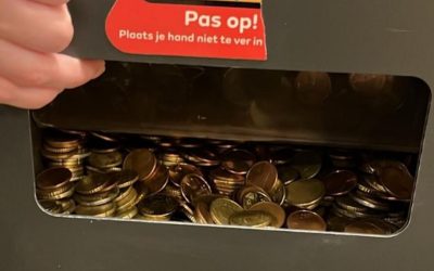 Bancomat din Rotterdam, „scuipat” de bani: Oamenii au stat departe