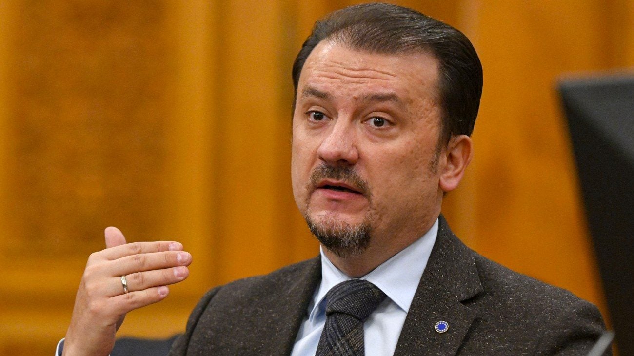 Postul Realitatea Plus va fi închid încă din curând, anunță CNA Vicepreședintele Consiliului Național al Audiovizualului, Valentin Jucan, a declarat marți, 7 aprilie, că emisia Realitatea Plus urmează să fie oprită în zilele următoare, în contextul în care radiodifuzorul trebuie să respecte pașii birocratici necesari pentru încetarea emisiei