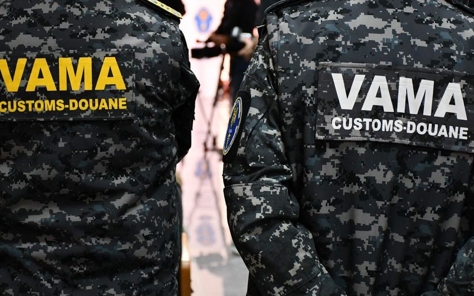 Avere uriașă: 3,1 milioane lei, descoperită într-un camion