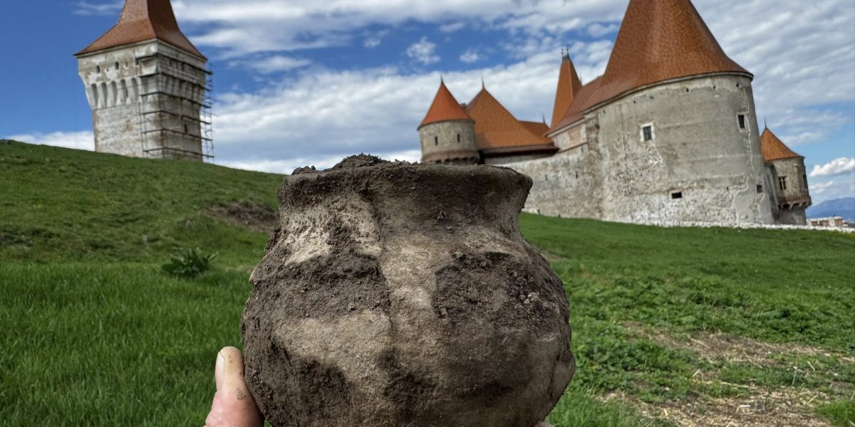 Arheologii, reușită spectaculoasă la Castelul Corvinilor: artefacte vechi de 2.500 ani
