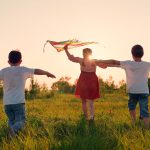 De ce copilăria părea veșnică? Misterul verilor fără sfârșit