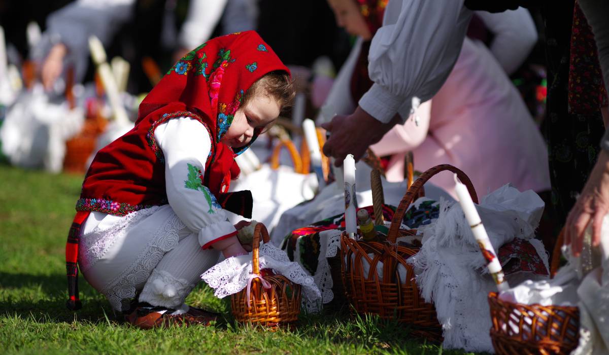 Vinerea Mare, zi de adâncă reflecție pentru creștini, aduce cu sine o serie de restricții și tradiții specifice, marcând momentul crucificării lui IISUS HRISTOS