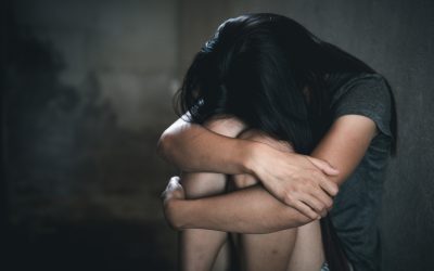 Arad: O fetiță de 7 ani, violată de concubin. Mama, complice, arestați