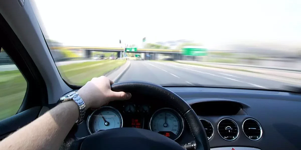 Viteza OPTIMĂ pentru consum MINIM: Economisești 10 lei/100 km!