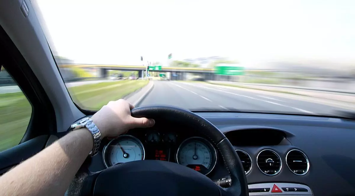Viteza OPTIMĂ pentru consum MINIM: Economisești 10 lei/100 km!