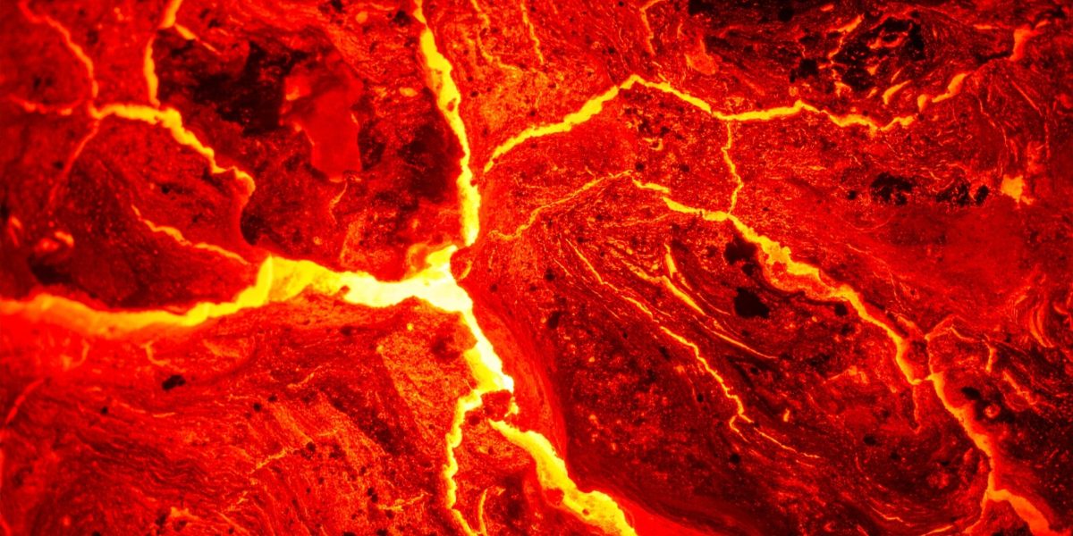 Un vulcan periculos, gata să erupă: Magma crește secret în adâncuri