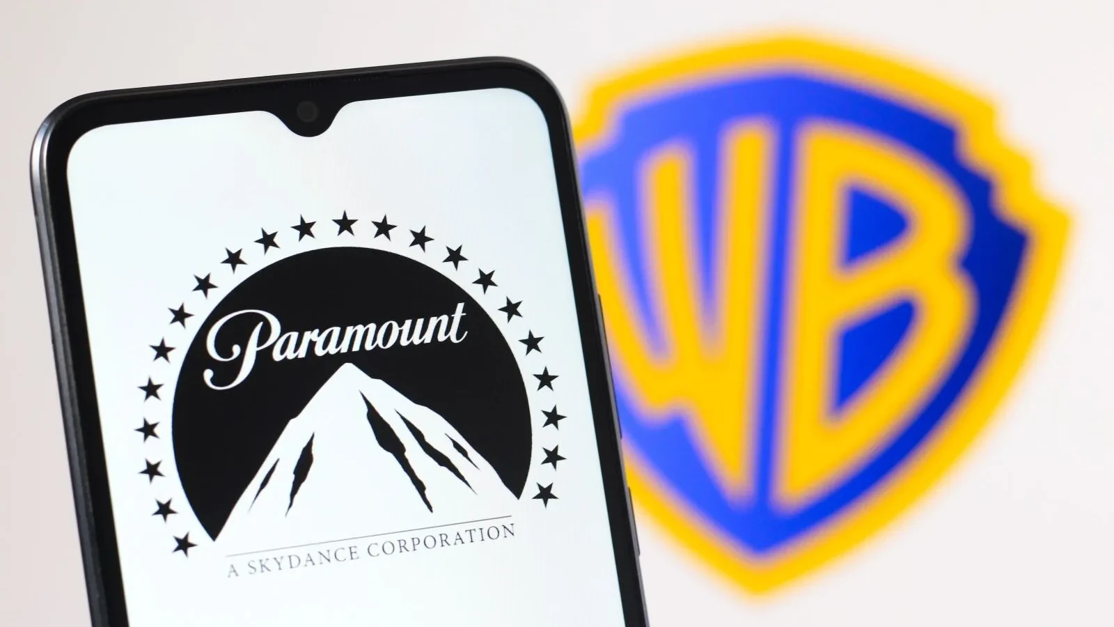 Vedete HOLLYWOOD-iene, scrisoare deschisă dură împotriva fuziunii PARAMOUNT-WARNER BROS