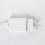 Încărcătorul în priză: Când devine un pericol real și ce spun experții