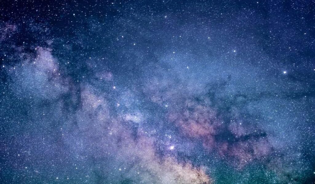 Aprinderi pasionale în horoscopul zilei: o zodie va simți intens