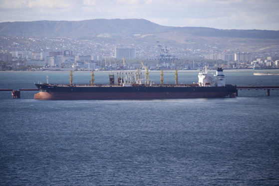 Petrolul, în scădere! Trei superpetroliere riscă Strait of Hormuz, speranțe pentru piețe