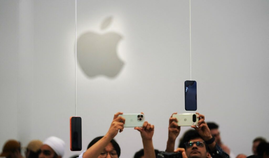 Apple, zgârcită cu miliarde? De ce NU investește în IA