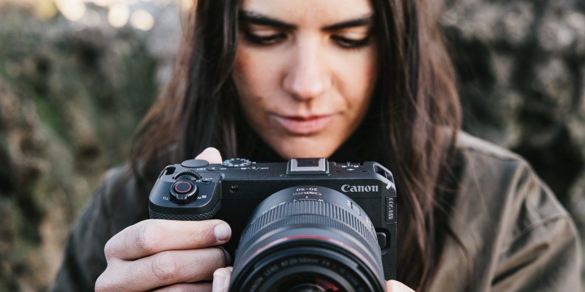 Canon lansează EOS R6 cu 7K RAW și obiectiv RF zoom motorizat