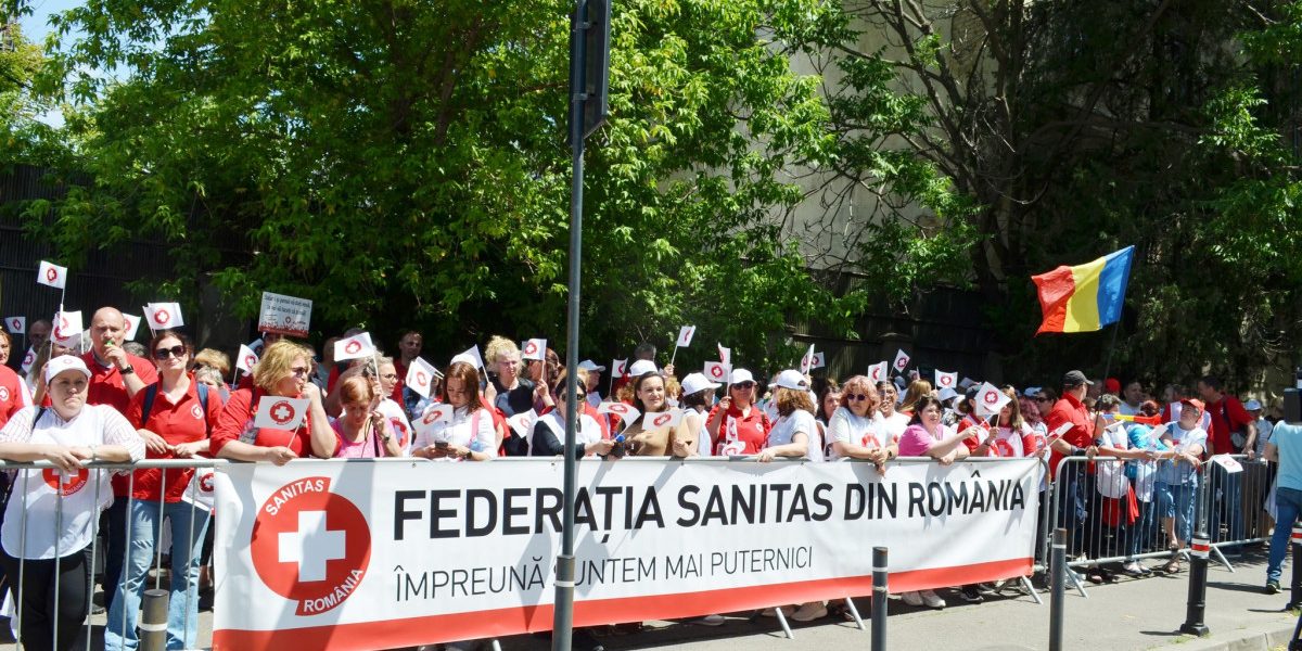 Sănătate în stradă: Protest masiv față de legea salarizării