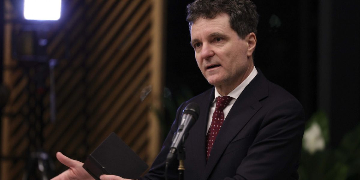 Nicușor Dan, prezent la reuniunea de la Erevan a Comunității Europene