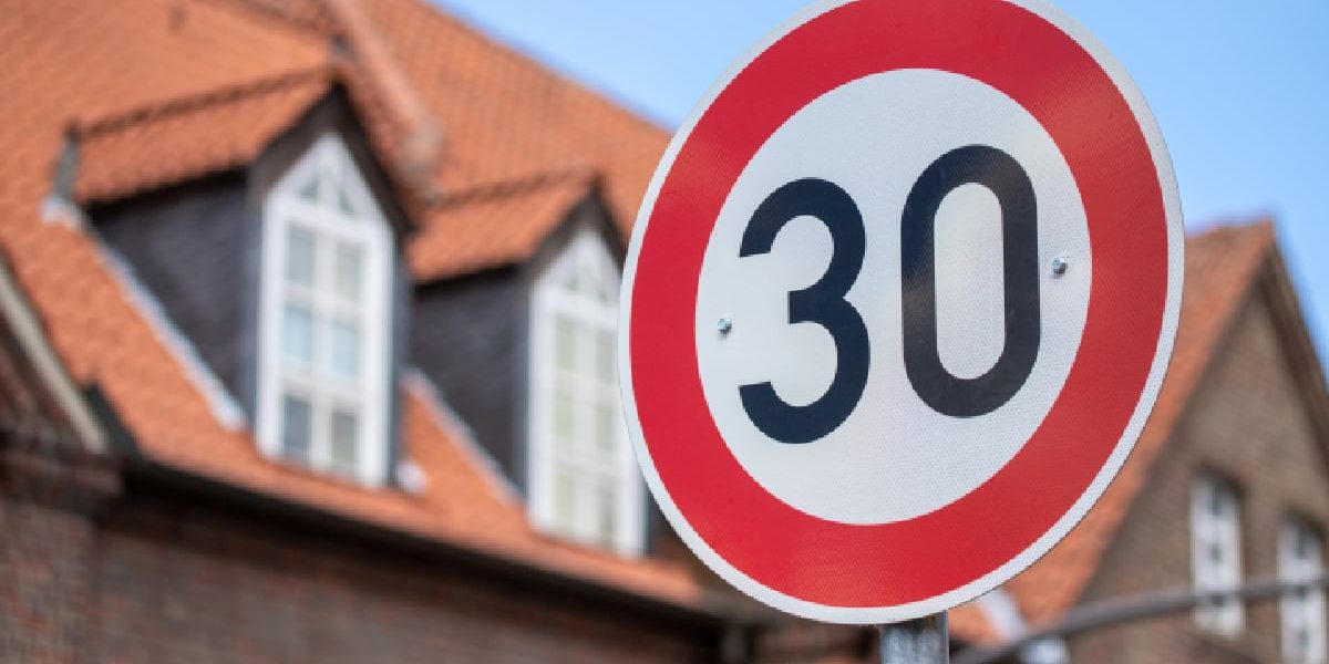 Orașele din Europa impun 30 km/h: Ce schimbă în trafic și pentru șoferi?