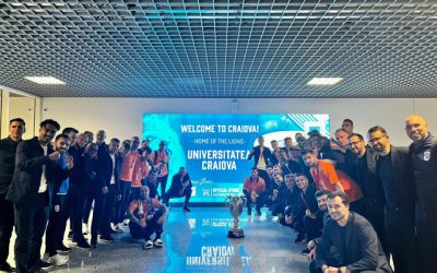 Cupa României a aterizat la Craiova: Imagini de senzație de la aeroport