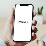 Revolut dă 1.000 de lire angajaților, în lupta cu băncile: Se extinde rapid
