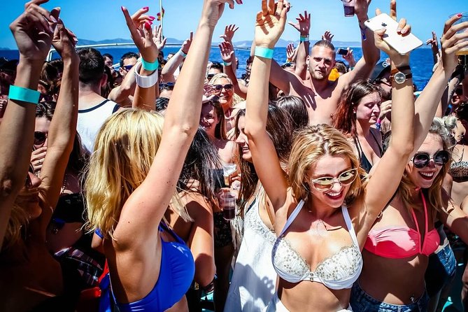 Mallorca și Ibiza: Turiștii, interziși de la alcool pe străzi și la all inclusive