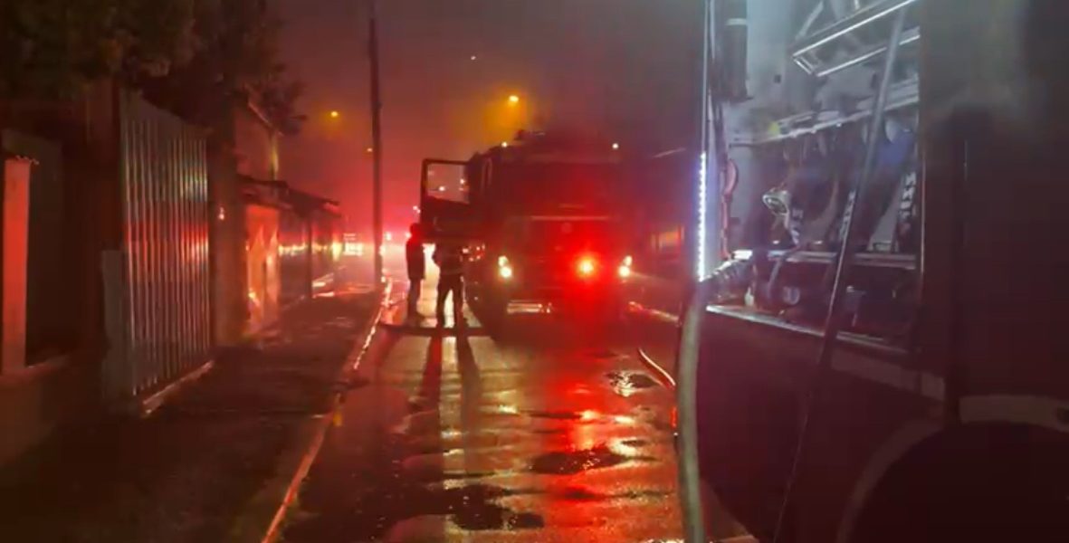 Incendiu puternic în București: Ro-Alert, emis de autorități